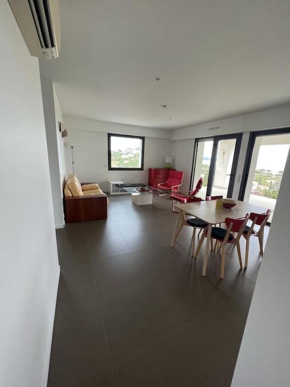 קבלייר-סור-מר Rdc De Villa Avec Piscine מראה חיצוני תמונה
